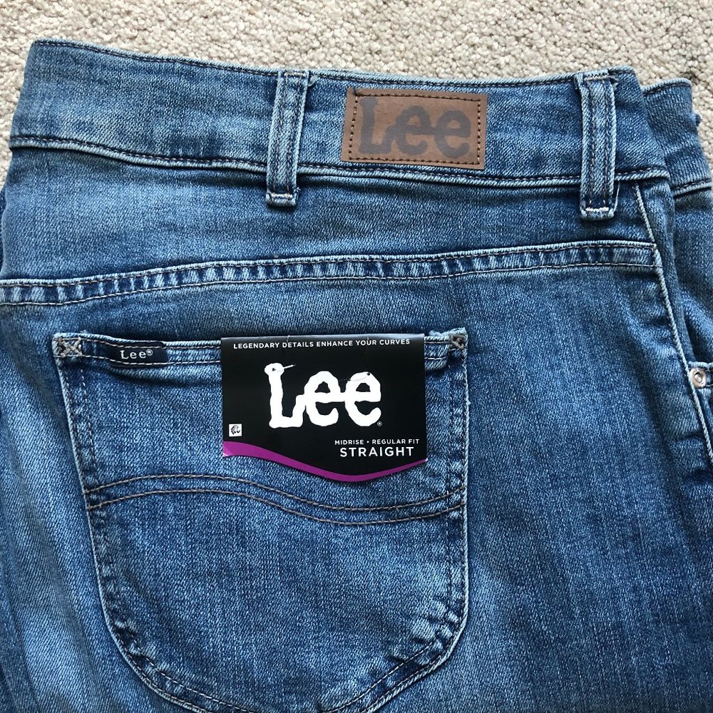 NWT LEE Midrise and Regular Fit Straight Blue Jeans 24W Medium - 1WMTEW5